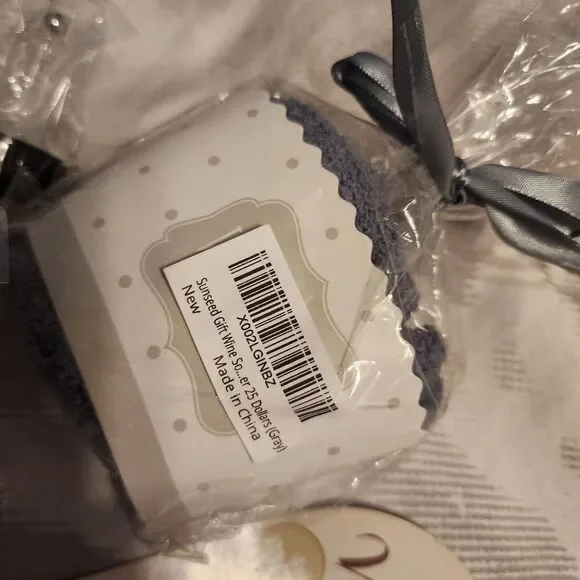 Wine Accessory Kit. Pens, 5 stoppers, towel. NEW. Perfect gift or accessory!‎ - Picture 2 of 7